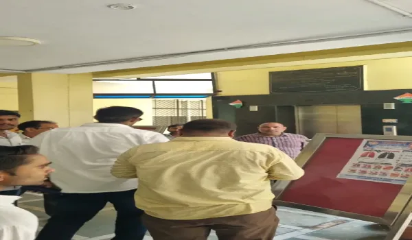 लखनऊ विश्वविद्यालय में बिजली गुल, लिफ्ट बंद; 45 मिनट तक फंसी शोध छात्रा